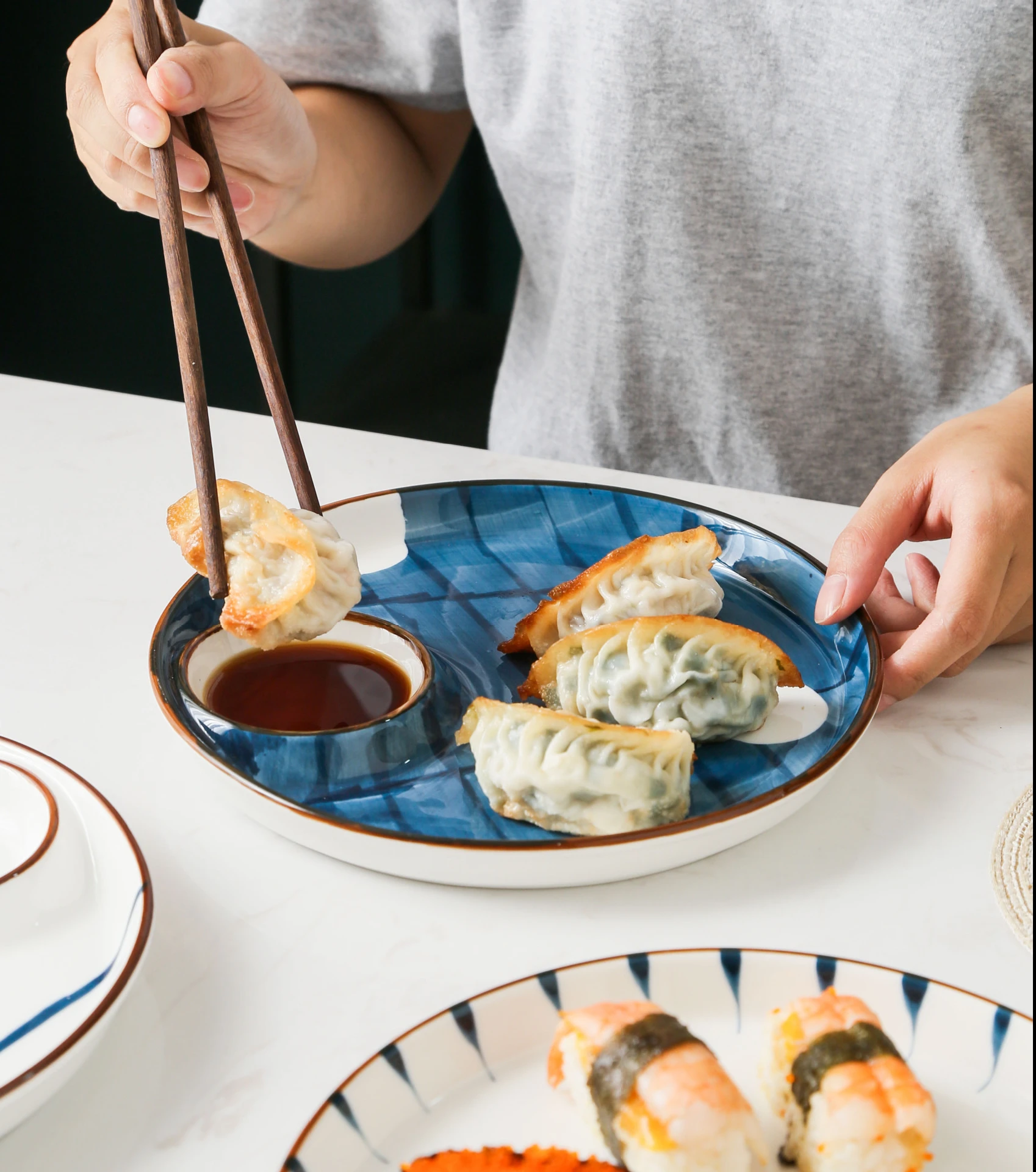 Internet celebrity creative Japanese ceramic plate hand-painted round dumpling plate household food plate sushi plate grid
Internet celebrity creative Japanese ceramic plate hand-painted round dumpling plate household food plate sushi plate grid