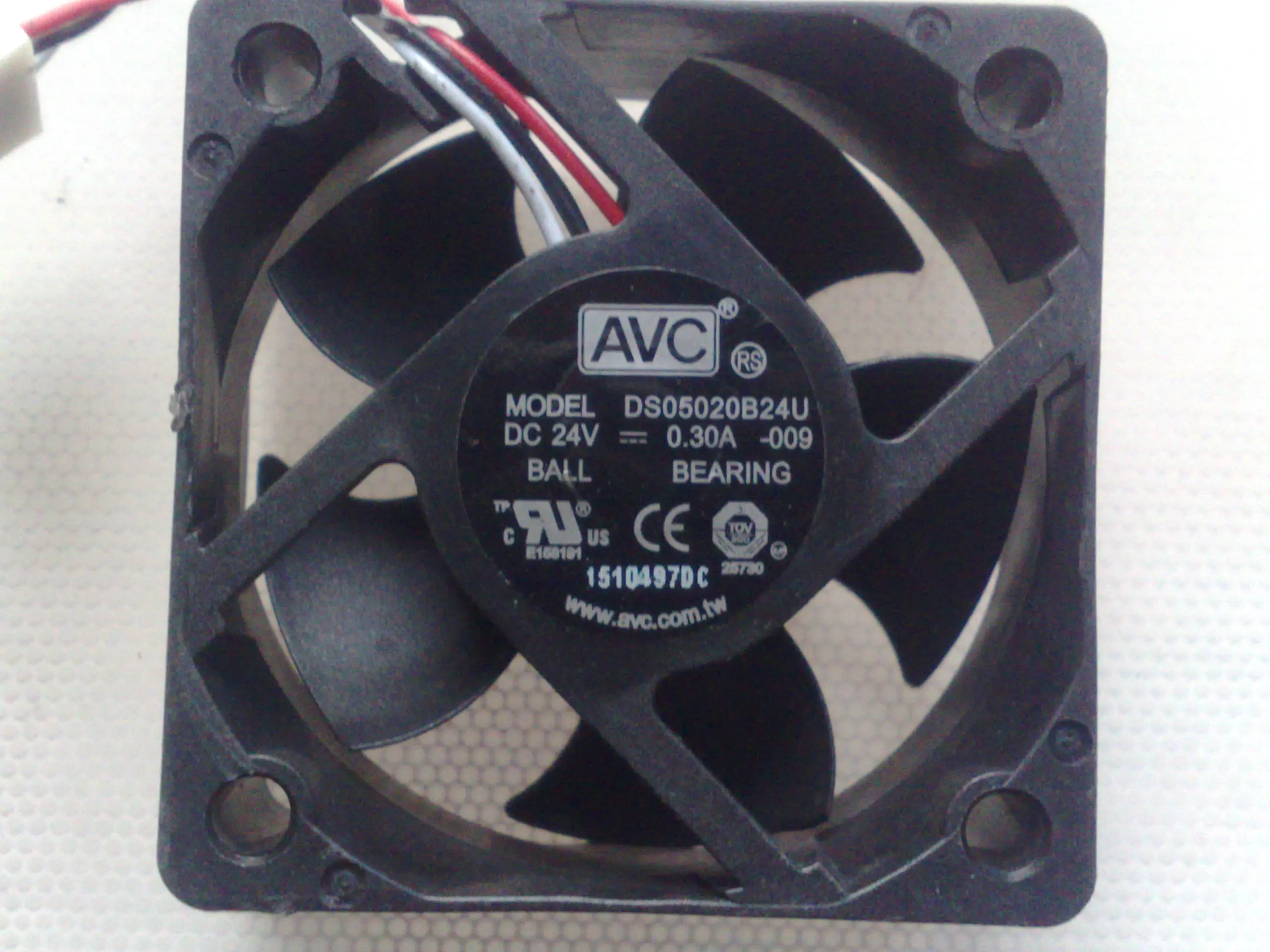 Новый DS05020B24U 24V 0.30A 5 см 5020 3 провода защиты электродвигателя Вентилятор охлаждения
Новый DS05020B24U 24V 0.30A 5 см 5020 3 провода защиты электродвигателя Вентилятор охлаждения