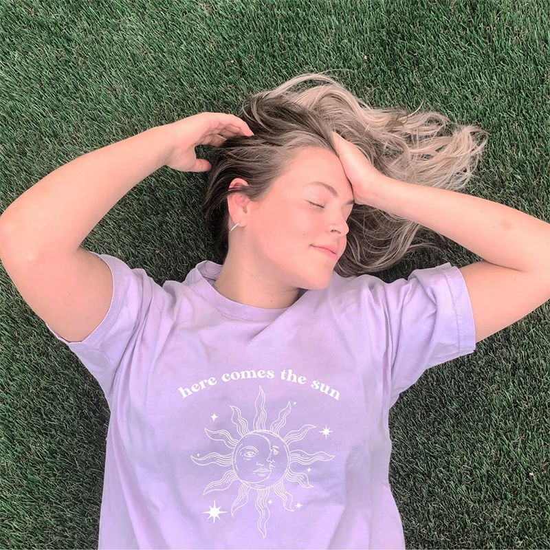 Here Comes The Sun 80s 90s Vintage Graphic Cotton T shirts Short Sleeve Aesthetic Shirt For Women Loose Ins Fashion Women Tees
Here Comes The Sun 80s 90s Vintage Graphic Cotton T shirts Short Sleeve Aesthetic Shirt For Women Loose Ins Fashion Women Tees