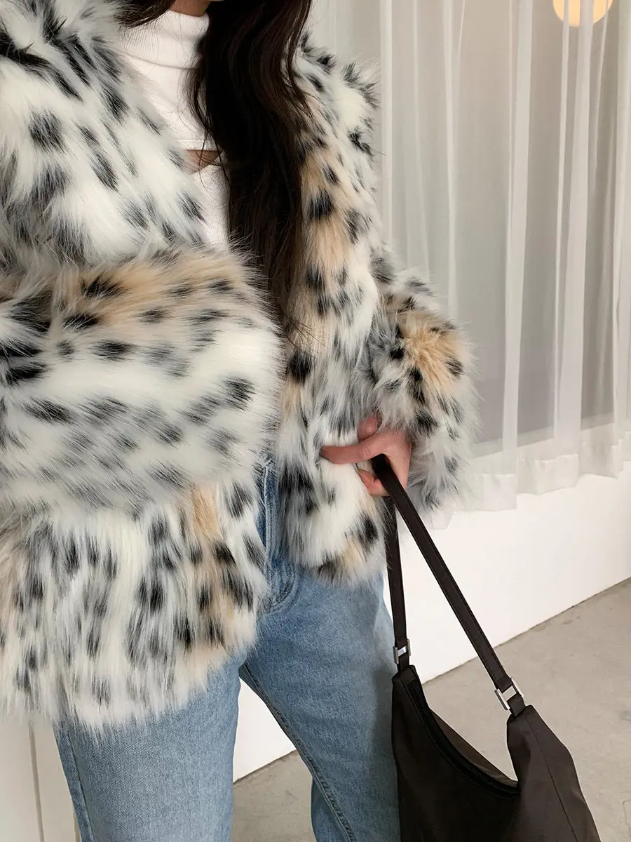 autumn and winter cat pattern imitation fur grass jacket women short temperament suit collar faux plush leopard jacket 
autumn and winter cat pattern imitation fur grass jacket women short temperament suit collar faux plush leopard jacket
