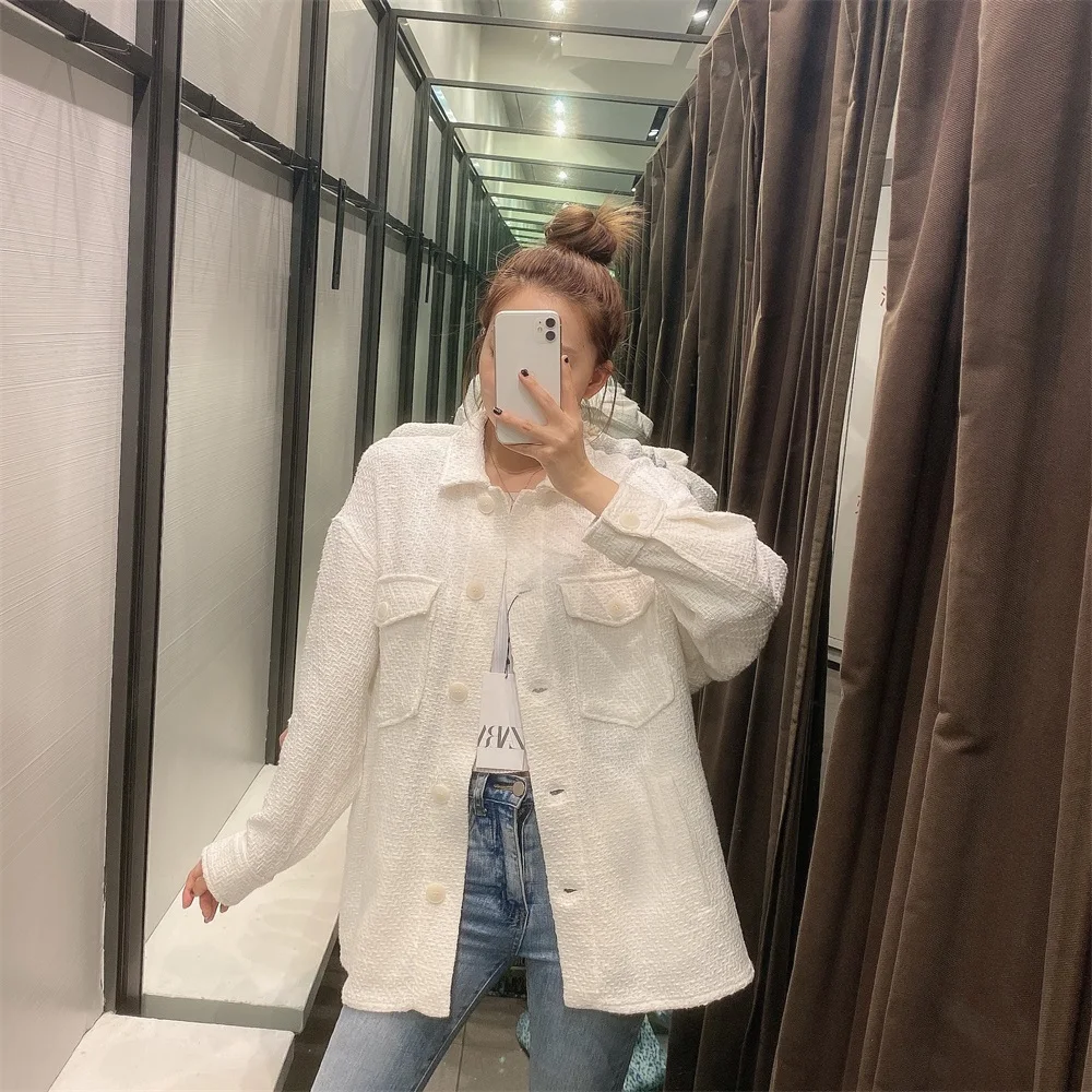 2021 autumn women clothing new woolen small fragrance loose casual design lapel pocket white oversized shirt jacket
2021 autumn women clothing new woolen small fragrance loose casual design lapel pocket white oversized shirt jacket