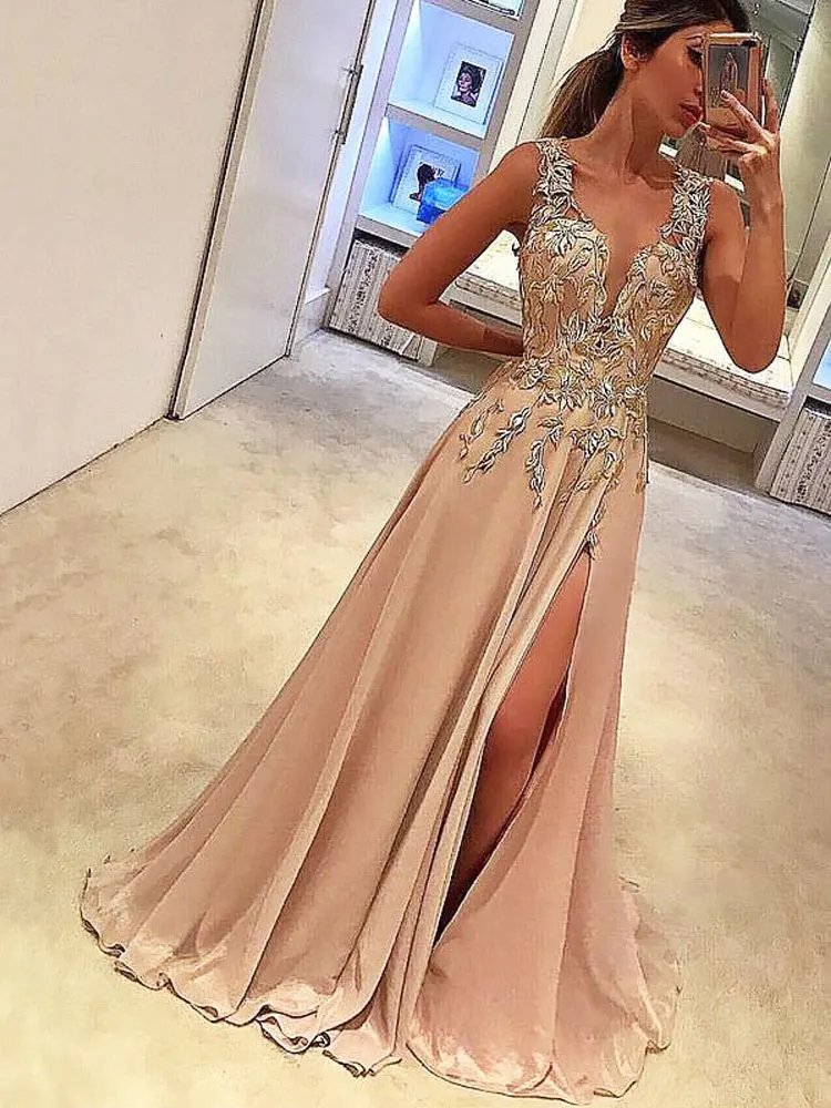 Champagne Evening Dresses Applique Sleeveless Sweep/Brush Party Dresses Floor length V-Neck A-line Exquisite Party Gowns
Champagne Evening Dresses Applique Sleeveless Sweep/Brush Party Dresses Floor length V-Neck A-line Exquisite Party Gowns