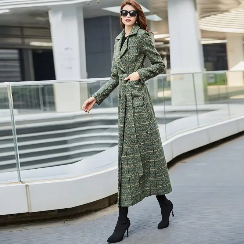 Autumn Winter Fashion Green Plaid Woolen Coat England Style Loose Tweed Trench Coat with Belt Female Thick Warm Long Coat
Autumn Winter Fashion Green Plaid Woolen Coat England Style Loose Tweed Trench Coat with Belt Female Thick Warm Long Coat