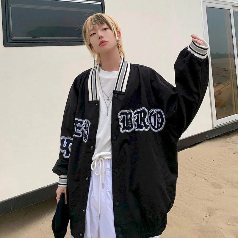 White baseball uniform jacket energetic men and women 2020 new Korean clothing aesthetic loose letter embroidery jacket women
White baseball uniform jacket energetic men and women 2020 new Korean clothing aesthetic loose letter embroidery jacket women