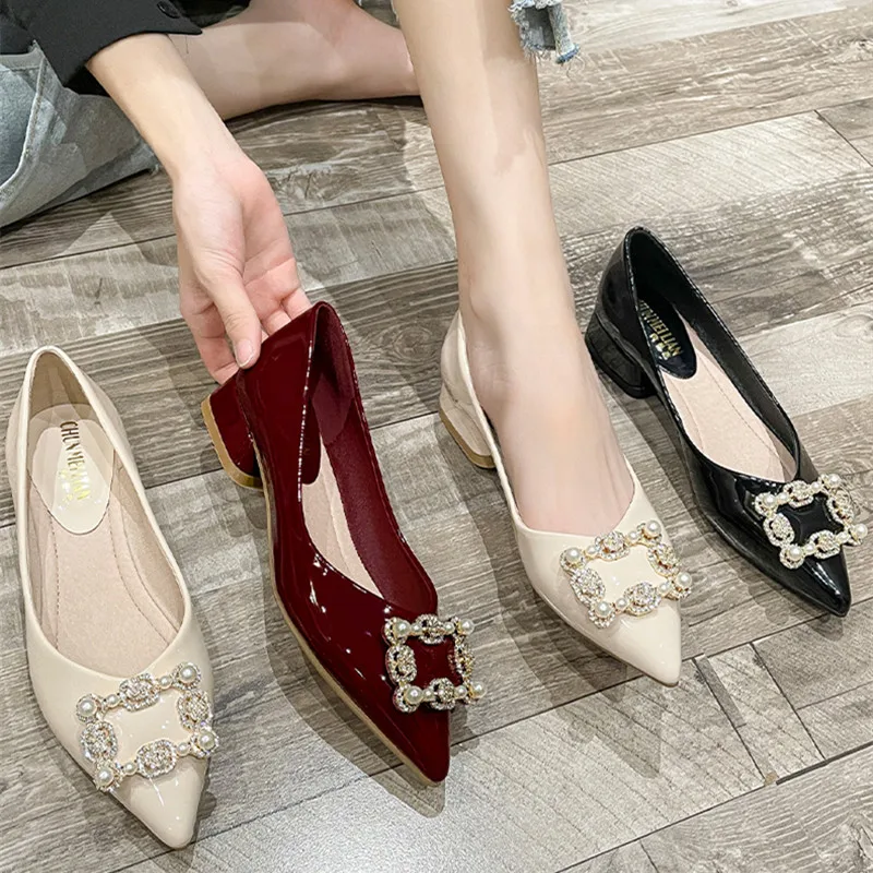 Pearl decoration Low-heeled Women Shoes Concise Comfortable Office femme Party Pointed Toe Rubbe women heels zapatos de mujer
Pearl decoration Low-heeled Women Shoes Concise Comfortable Office femme Party Pointed Toe Rubbe women heels zapatos de mujer
