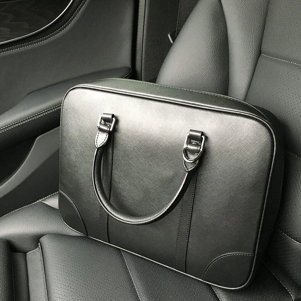 Men's Handbag Cowhide Briefcase Large Capacity Laptop Crossbody Bag Simple Genuine Leather Business Bag.
Men's Handbag Cowhide Briefcase Large Capacity Laptop Crossbody Bag Simple Genuine Leather Business Bag.