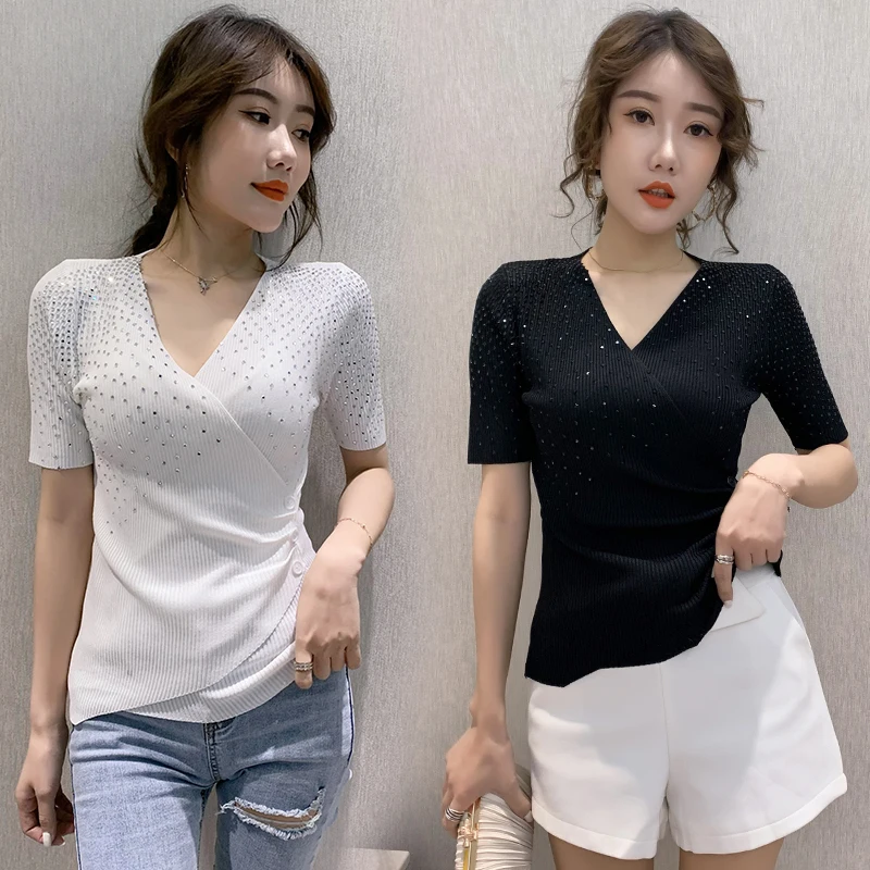 Sexy Deep V-Neck Diamonds 2021 Summer New Joker Knit Shirt Cultivate Morality Design Feeling Short Sleeve Tee Office Lady Tops
Sexy Deep V-Neck Diamonds 2021 Summer New Joker Knit Shirt Cultivate Morality Design Feeling Short Sleeve Tee Office Lady Tops