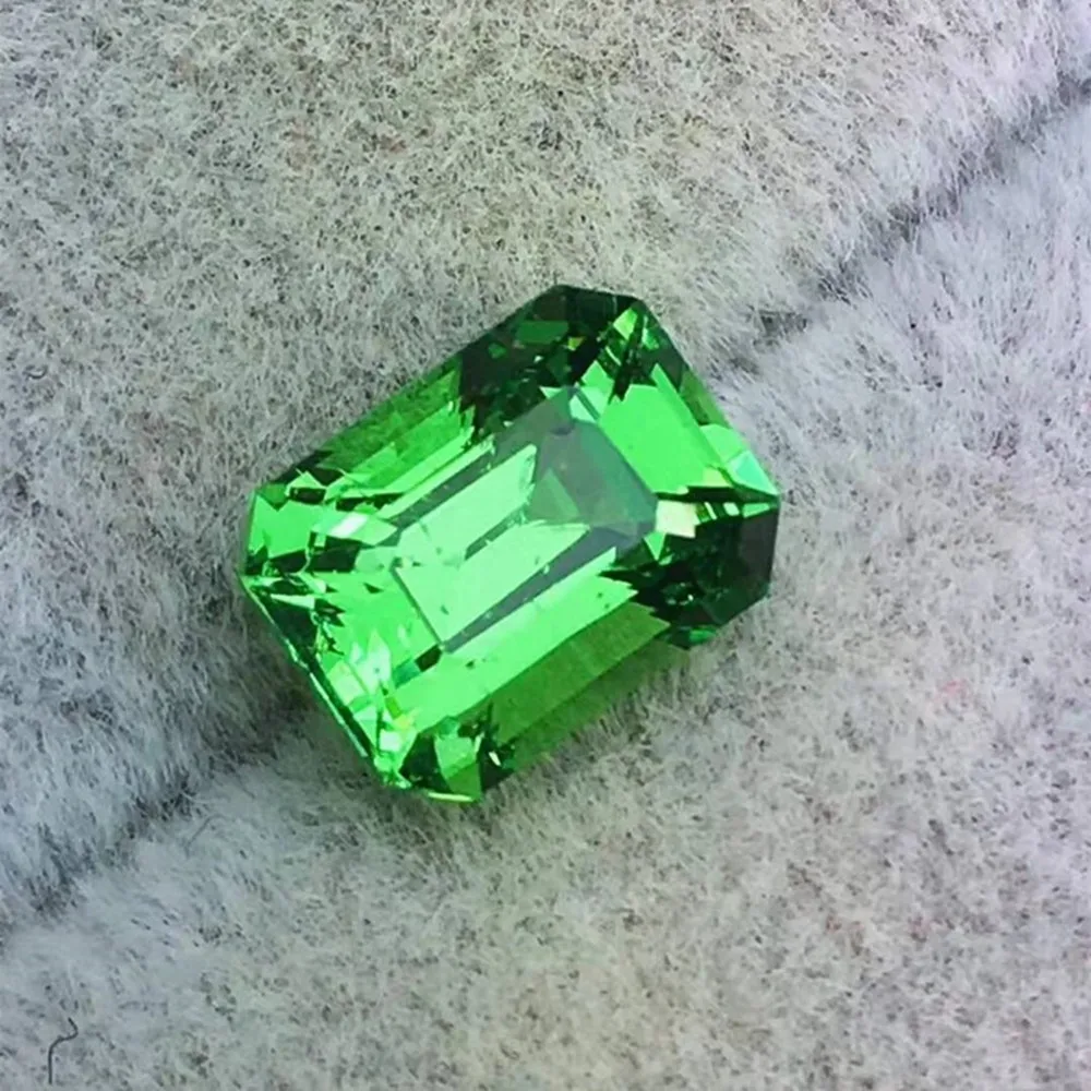 high quality jewelry gemstone for jewelry customization GRC 1.72ct natural vivid green savorite loose stone
high quality jewelry gemstone for jewelry customization GRC 1.72ct natural vivid green savorite loose stone