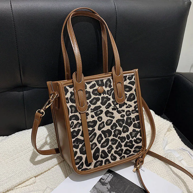 2021 Winter New Fashion Women's Crossbody Bags Casual Travel Shoulder Bag Sexy Leopard Handbags High Quality Ladies Tote Bags
2021 Winter New Fashion Women's Crossbody Bags Casual Travel Shoulder Bag Sexy Leopard Handbags High Quality Ladies Tote Bags