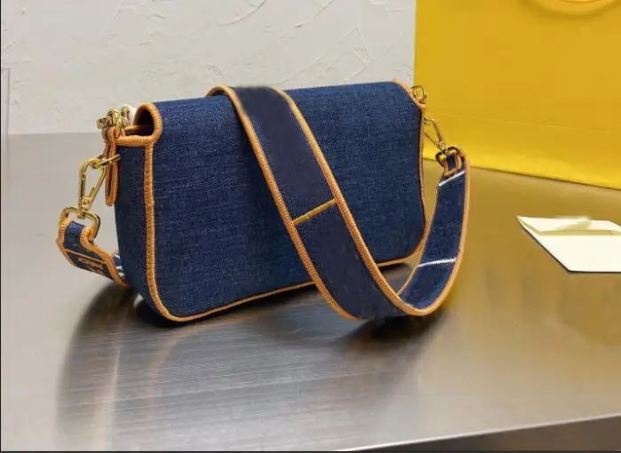 Luxury Designer Handbag Women Leisure Shoulder Bag Satchel Style Small Crossbody Bags For Women 2021 Metale Chain Clutches
Luxury Designer Handbag Women Leisure Shoulder Bag Satchel Style Small Crossbody Bags For Women 2021 Metale Chain Clutches