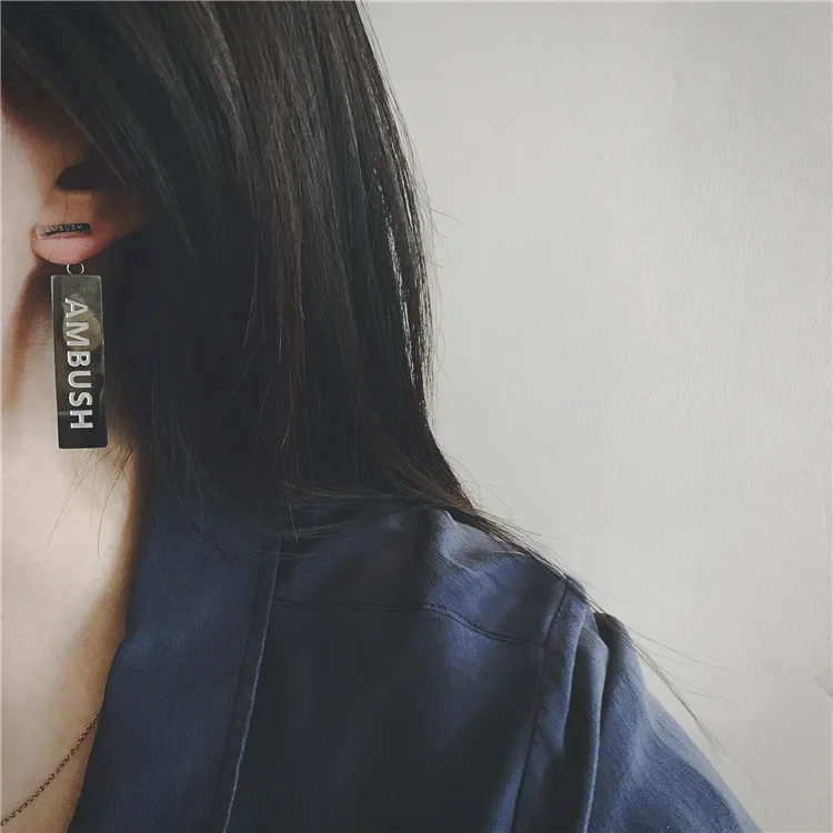 Earrings AMBUSH Tag Long Brand Large Earring Pendant
Earrings AMBUSH Tag Long Brand Large Earring Pendant