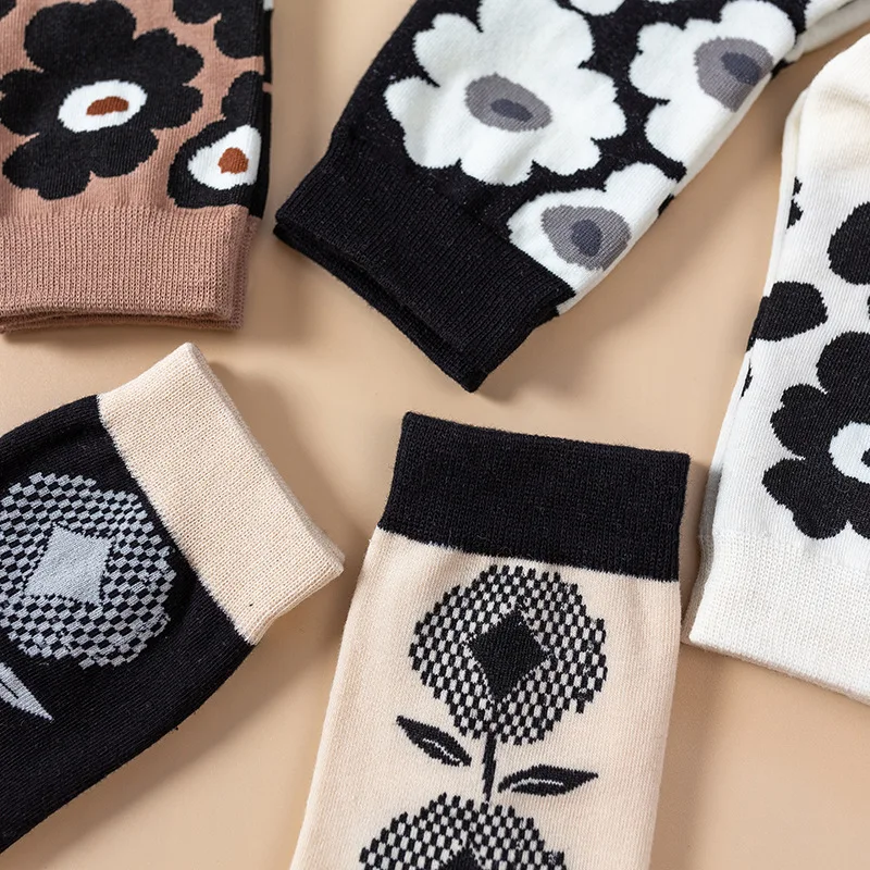 Retro Flowers Socks Winter Harajuku Fashion Cute Kawaii Designer Long Sokken Calcetines Women Cotton Slouch Skarpetki Damskie
Retro Flowers Socks Winter Harajuku Fashion Cute Kawaii Designer Long Sokken Calcetines Women Cotton Slouch Skarpetki Damskie