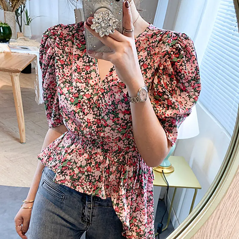 2021 summer new bubble sleeve shirt V-neck waist show thin and fresh floral Short Sleeve Chiffon Top
2021 summer new bubble sleeve shirt V-neck waist show thin and fresh floral Short Sleeve Chiffon Top