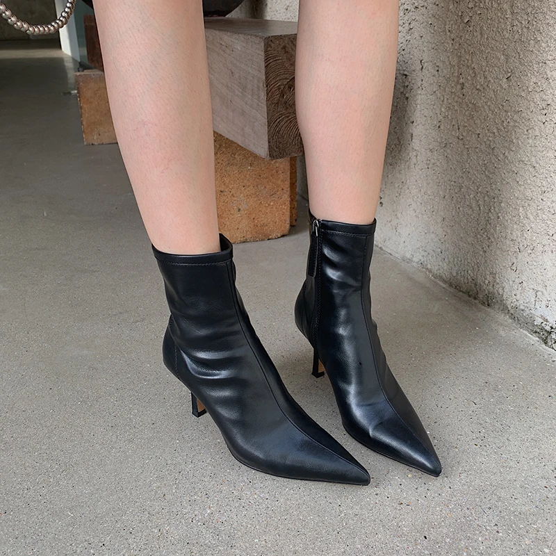 Женские ботильоны с острым носком, черные/хаки/бежевые короткие ботинки на молнии сбоку, праздничные зимние ботинки на тонком высоком каблу... 
Женские ботильоны с острым носком, черные/хаки/бежевые короткие ботинки на молнии сбоку, праздничные зимние ботинки на тонком высоком каблу...