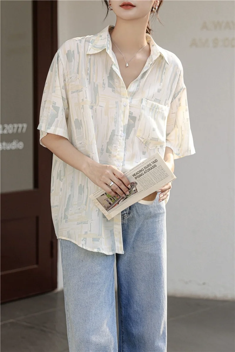 Women Summer Korean Vintage Chiffon Shirts Fashion Chic Lapel Collar Short Sleeve Geometric Print Loose Blouses Female Tops 2021
Women Summer Korean Vintage Chiffon Shirts Fashion Chic Lapel Collar Short Sleeve Geometric Print Loose Blouses Female Tops 2021