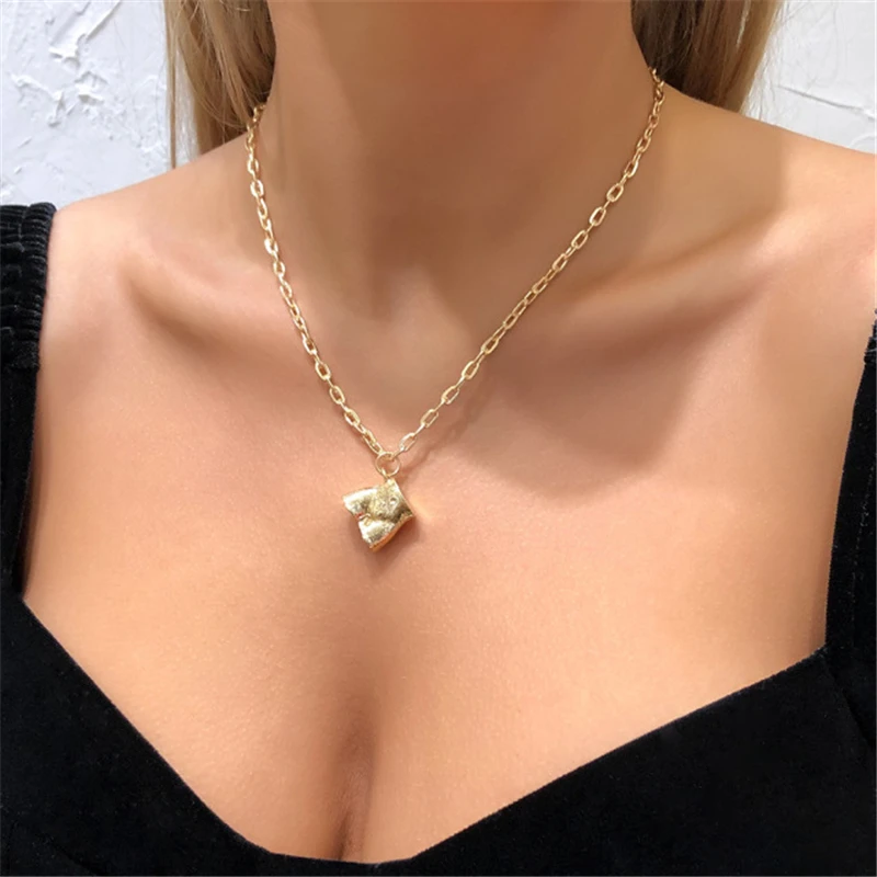 33/5000 2021 European and American women fashion new sexy neck necklace alloy pendant collarbone chain cheap ornaments
33/5000 2021 European and American women fashion new sexy neck necklace alloy pendant collarbone chain cheap ornaments