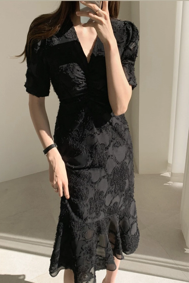 Hot girl dress women 2021 new black deep V-neck sexy temperament show thin goddess fan lace fishtail skirt
Hot girl dress women 2021 new black deep V-neck sexy temperament show thin goddess fan lace fishtail skirt