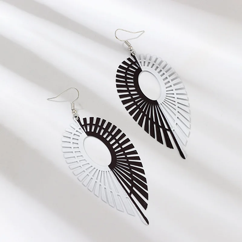 Fashion Western Jewelry Women Earrings Creative Big Leaf Black And White Symmetric Teardrop Fish Hooks Gifts for Girls | Украшения и