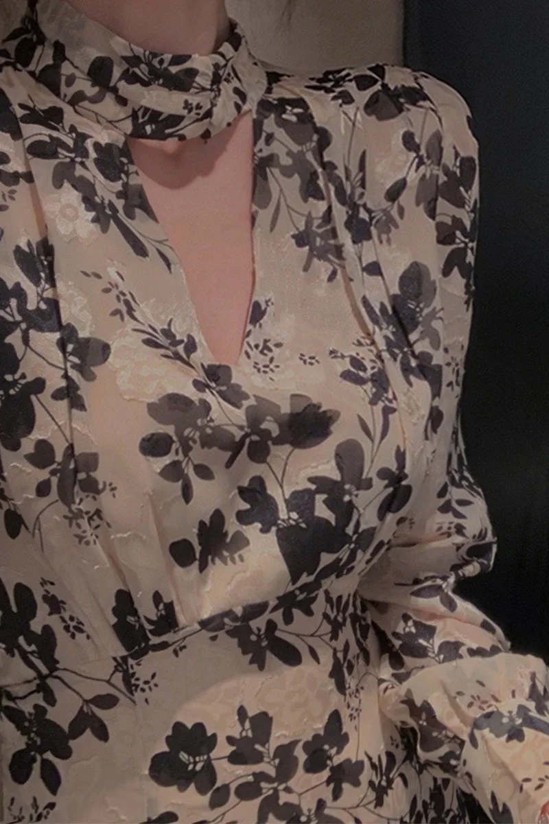New high grade Big Flower Chiffon Dress 2021 new spring V-Neck long sleeve celebrity high end floral long skirt
New high grade Big Flower Chiffon Dress 2021 new spring V-Neck long sleeve celebrity high end floral long skirt