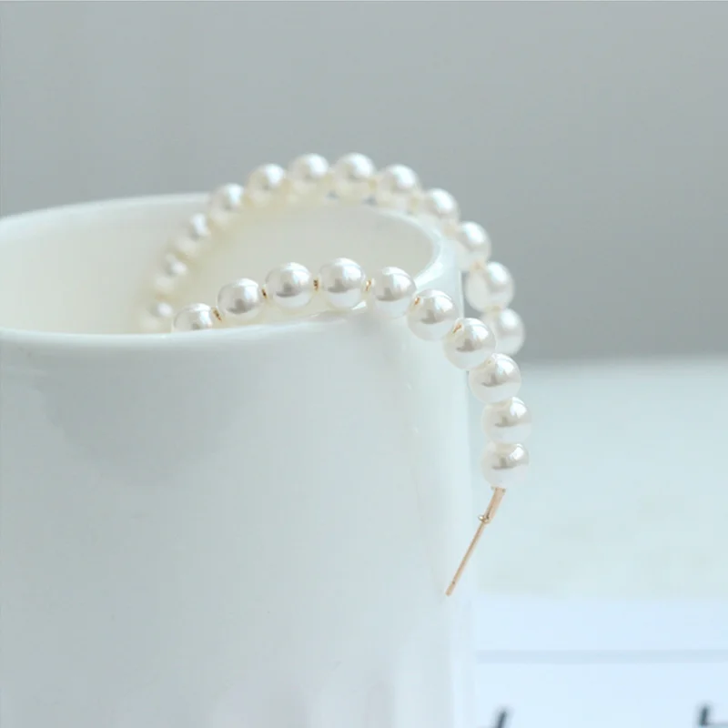 Trendy Pearl Hoop Earrings Big Smooth Circle Earrings Basketball Brincos Celebrity Round Loop Earrings For Women Jewelry
Trendy Pearl Hoop Earrings Big Smooth Circle Earrings Basketball Brincos Celebrity Round Loop Earrings For Women Jewelry