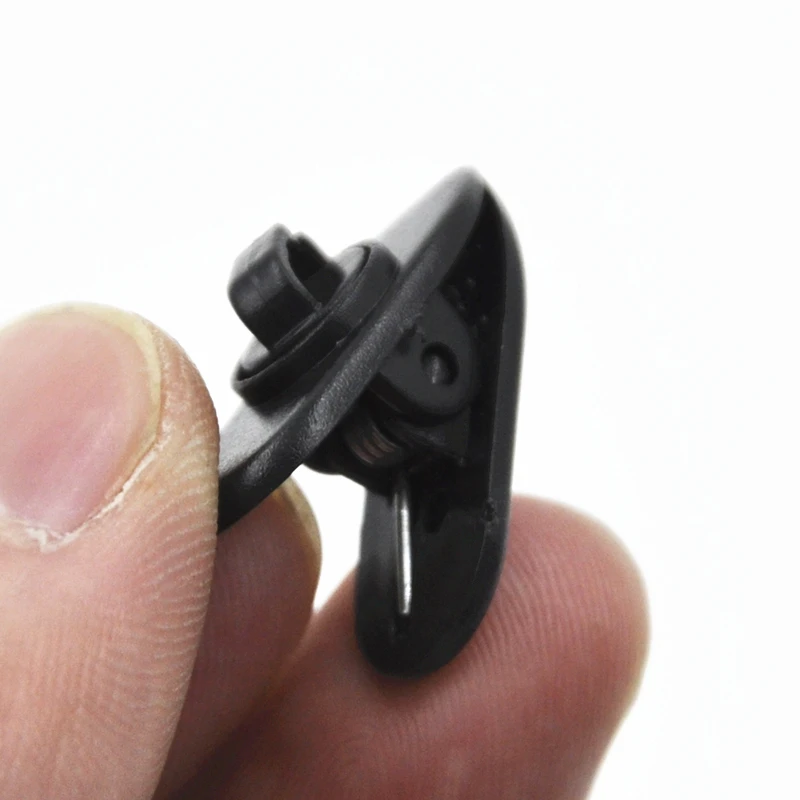 Black Rotating Headset Clip Phone Headset Cord Clip Cable Cord Wire Lead Lapel Clip Nip Clamp Holder For Earphone
Black Rotating Headset Clip Phone Headset Cord Clip Cable Cord Wire Lead Lapel Clip Nip Clamp Holder For Earphone