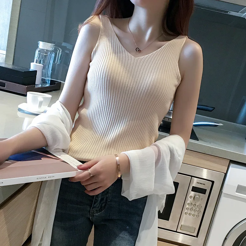 V-neck camisole women's summer ice silk knitted black and white bottoming shirt sleeveless top XJYY2
V-neck camisole women's summer ice silk knitted black and white bottoming shirt sleeveless top XJYY2