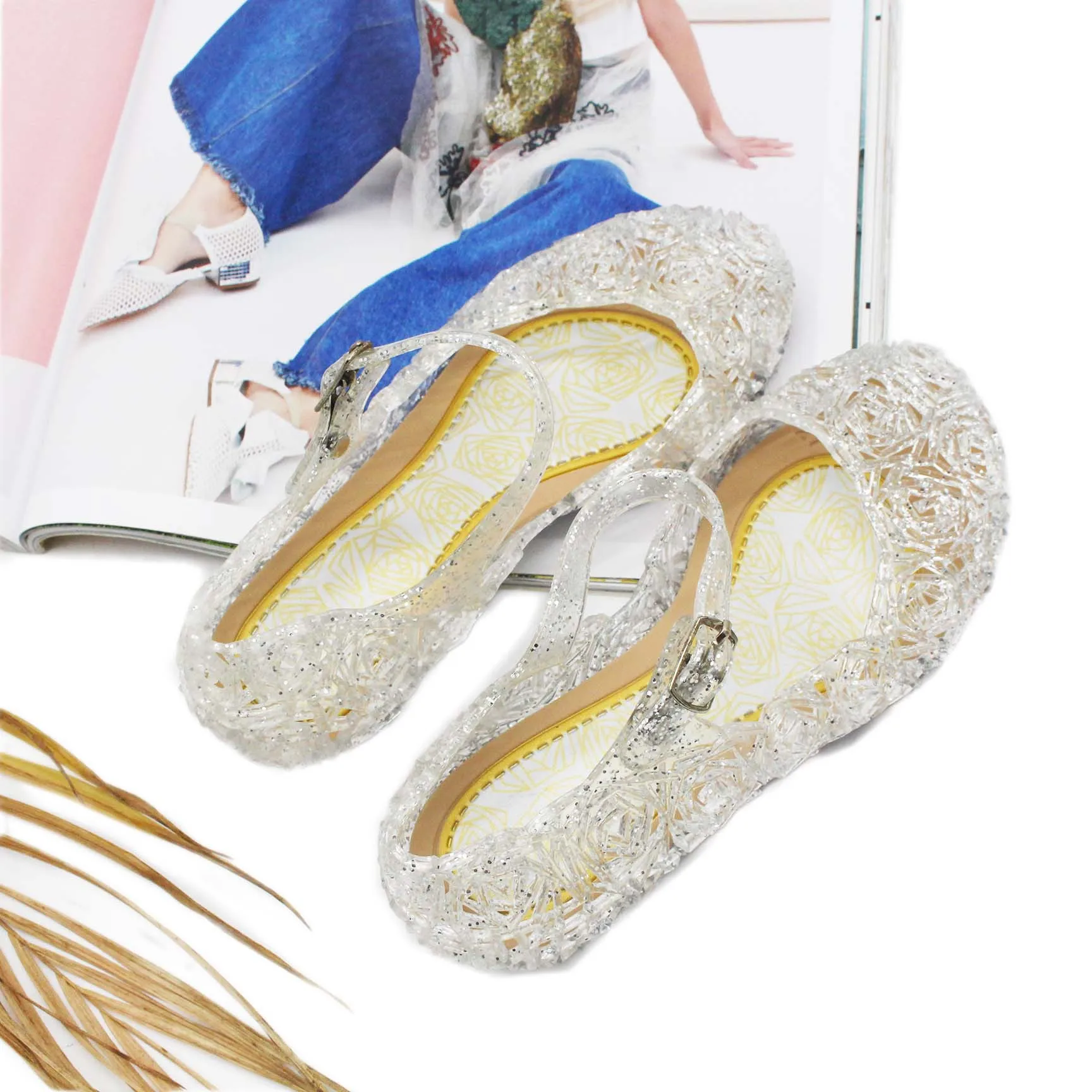 Outdoor Girls Kids Jelly Glittering Slippers Pvc Sandals Summer Crystal Sandals
Outdoor Girls Kids Jelly Glittering Slippers Pvc Sandals Summer Crystal Sandals