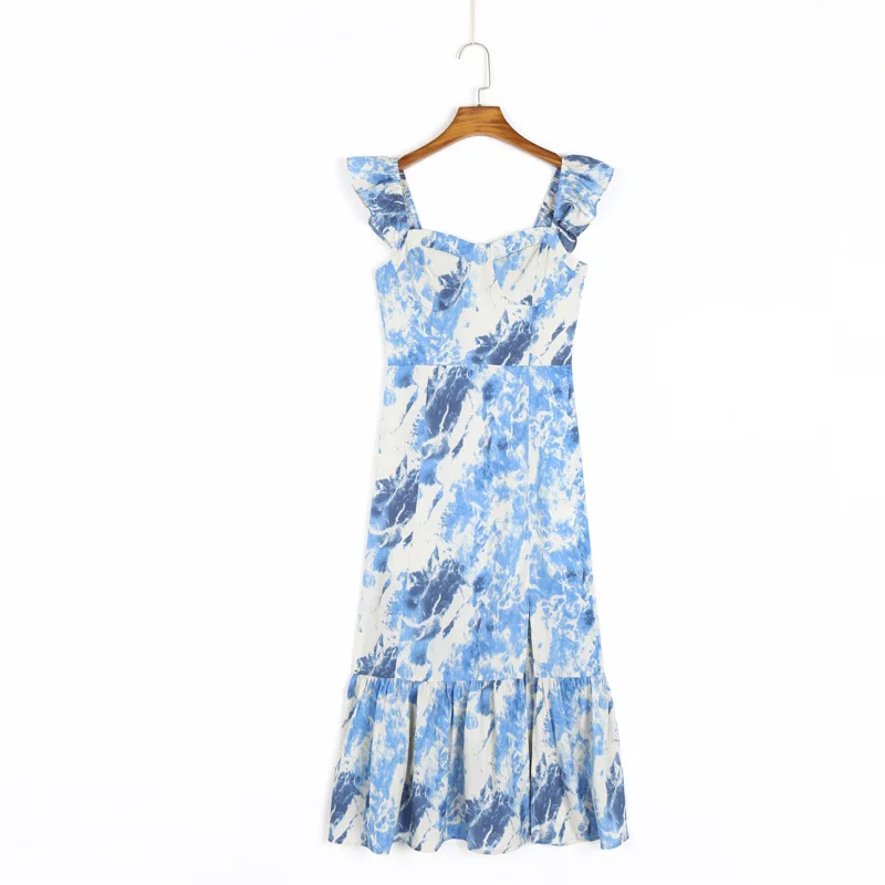 Женское облегающее платье на бретельках с принтом
Женское облегающее платье на бретельках с принтом