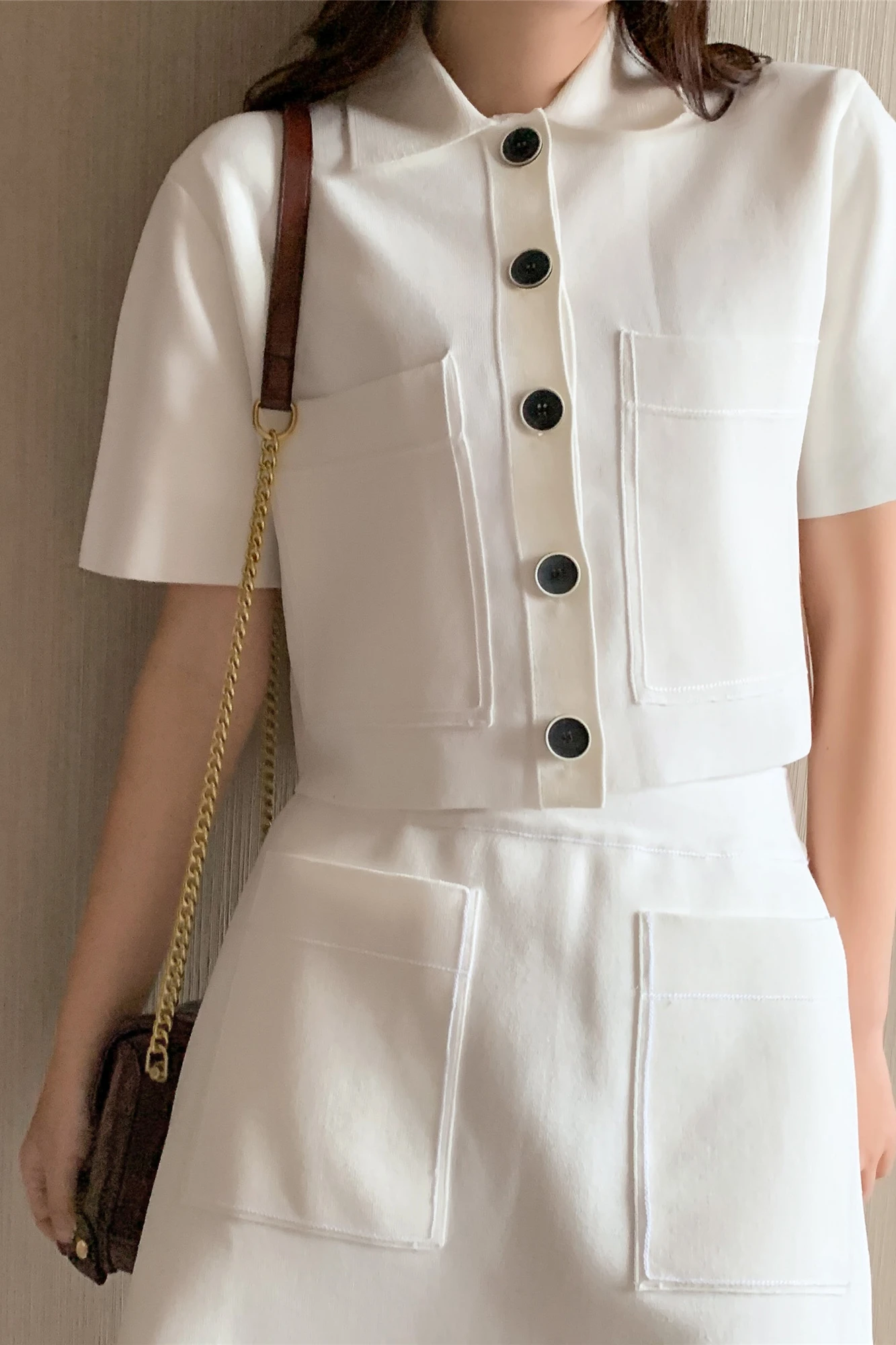 2021 summer short sleeve with small fragrance knitted coat skirt suit Hepburn style
2021 summer short sleeve with small fragrance knitted coat skirt suit Hepburn style