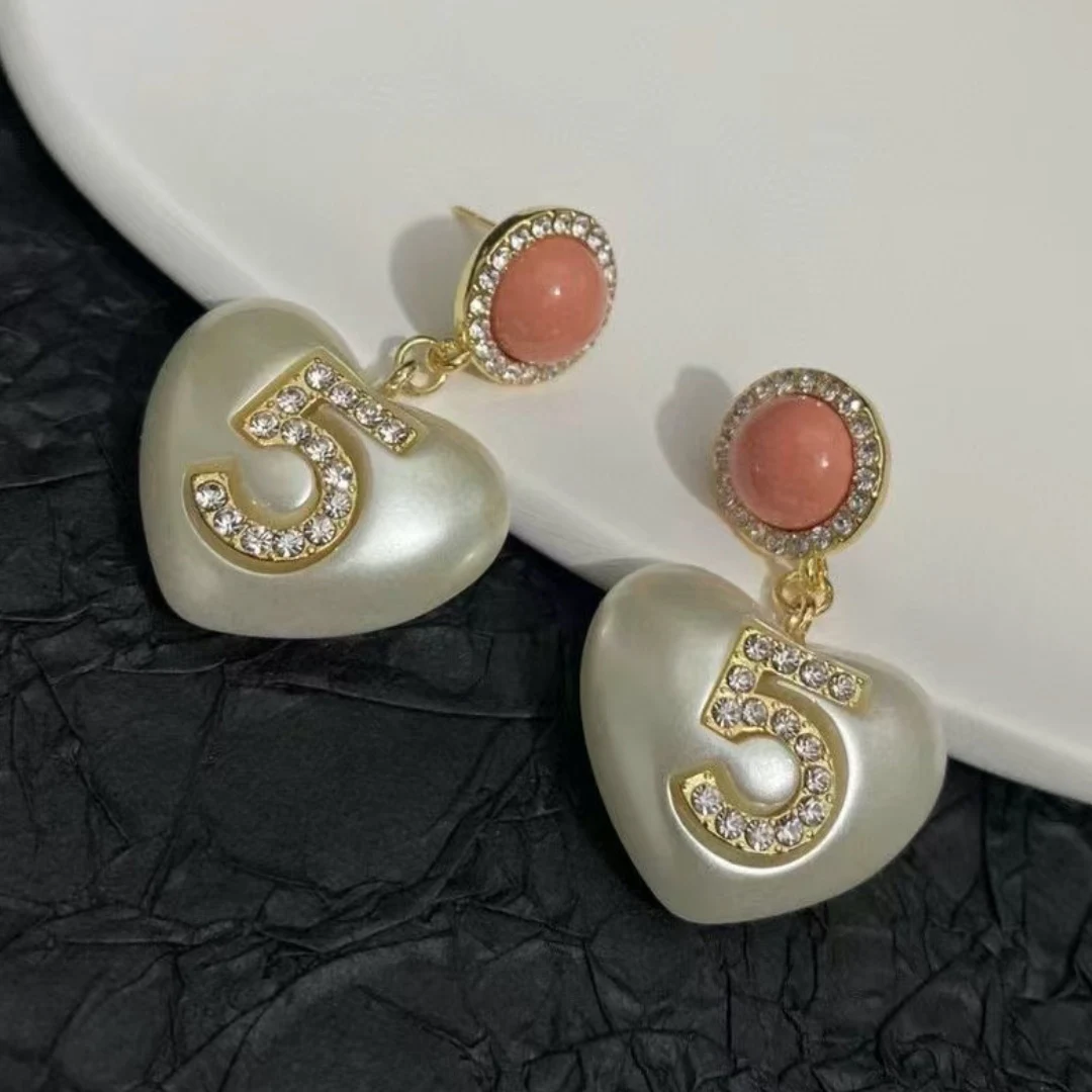 vintage stud earring, light luxury Valentine's Day party favor jewelry made of imitation pearls, luxury vintage stud earring
vintage stud earring, light luxury Valentine's Day party favor jewelry made of imitation pearls, luxury vintage stud earring