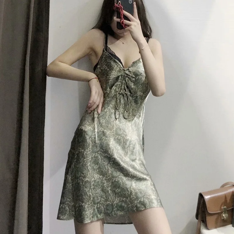 Sexy Camisole Mini Dresses Paisley V-neck Vintage Beach Dress for Women Summer 2021 Female Spaghetti Strap Dresses Party Club
Sexy Camisole Mini Dresses Paisley V-neck Vintage Beach Dress for Women Summer 2021 Female Spaghetti Strap Dresses Party Club