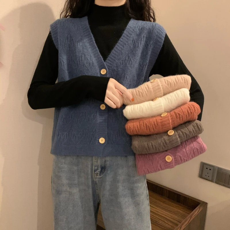 Spring and Autumn Women's New Trend Vest Vest Cardigan Knitted Bottoming Shirt Short Thin Top
Spring and Autumn Women's New Trend Vest Vest Cardigan Knitted Bottoming Shirt Short Thin Top