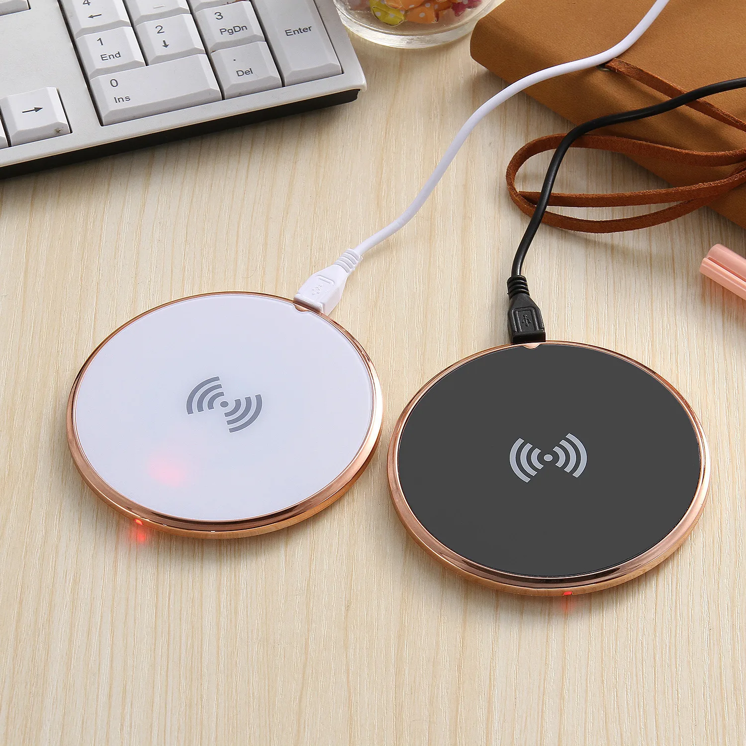 Ultra-thin Wireless Charger Is Suitable for Ultra-thin Wireless Charger for Apple Samsung Huawei Mobile Phone
Ultra-thin Wireless Charger Is Suitable for Ultra-thin Wireless Charger for Apple Samsung Huawei Mobile Phone