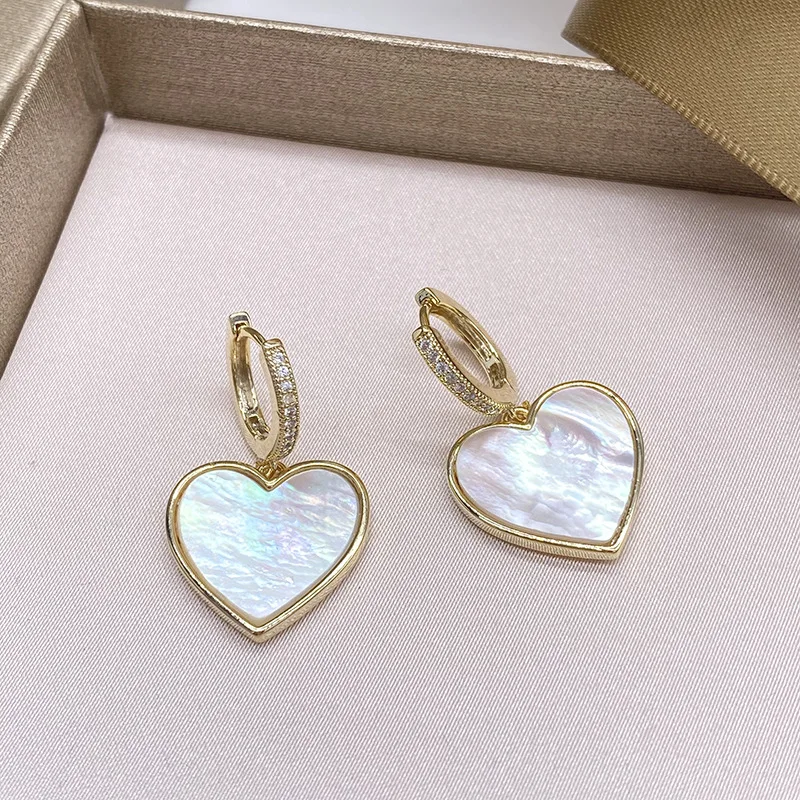 Love natural white mother-of-pearl heart-shaped earrings female temperament high-end elegant earrings small earrings simple girl
Love natural white mother-of-pearl heart-shaped earrings female temperament high-end elegant earrings small earrings simple girl