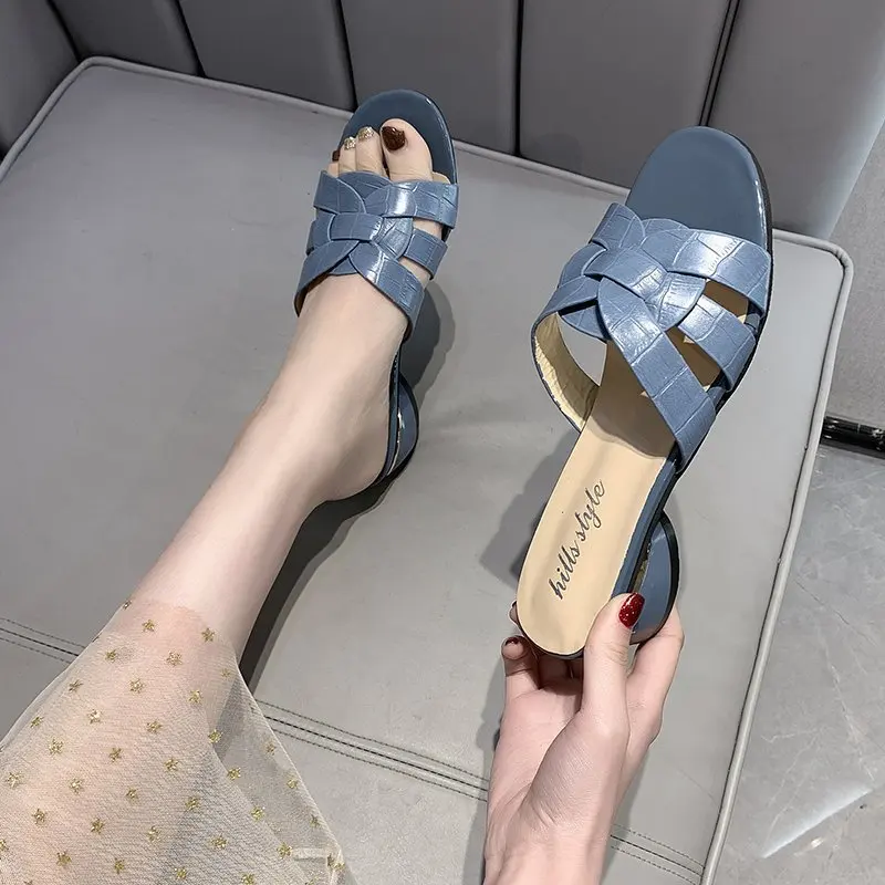 2021 Fashion Women Brand Slippers Summer Open Platfor Flat Casual Shoes Leisure Sandal Female Beach Flip Flops Big Size 43
2021 Fashion Women Brand Slippers Summer Open Platfor Flat Casual Shoes Leisure Sandal Female Beach Flip Flops Big Size 43