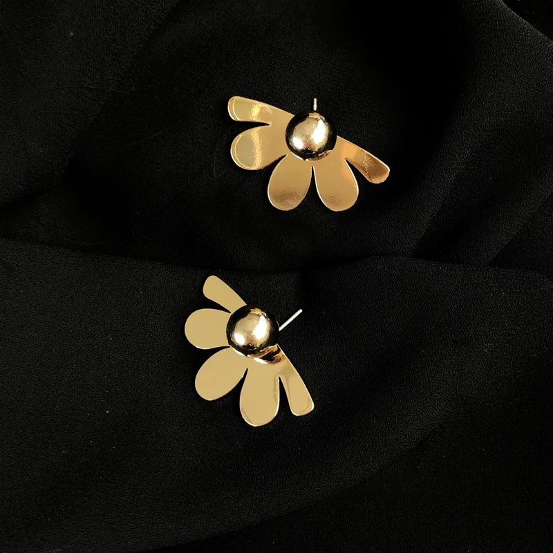 S925 needle Trendy Jewelry Stud Earrings Hot Selling Metal Alloy Golden Plating Color Flower Earrings For Girl Student Gifts
S925 needle Trendy Jewelry Stud Earrings Hot Selling Metal Alloy Golden Plating Color Flower Earrings For Girl Student Gifts