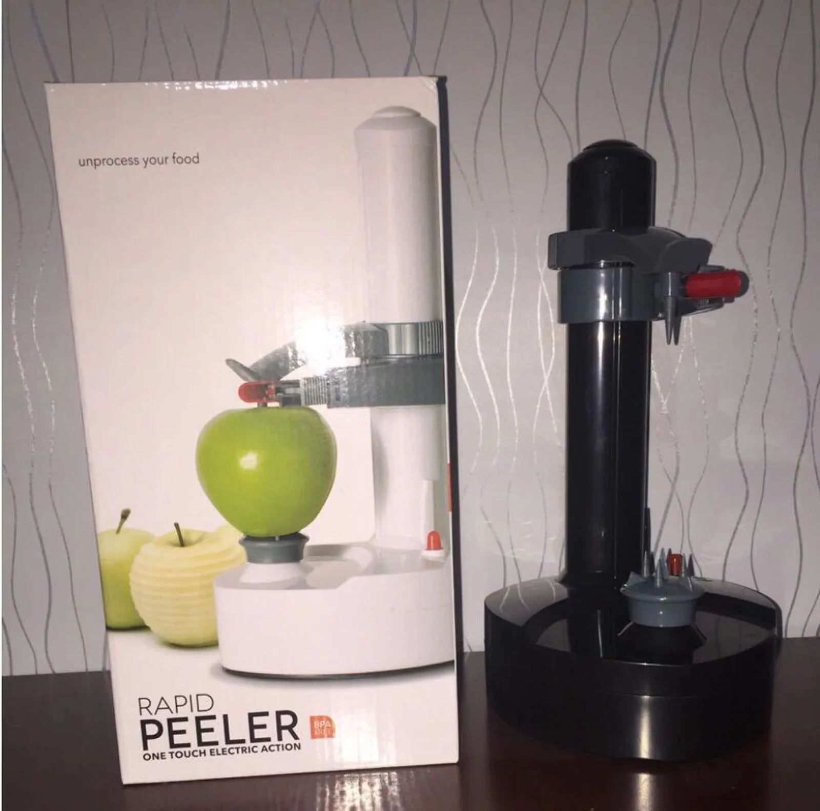 1PC New Electric Spiral Apple Peeler Cutter Slicer Fruit Potato Peeling Automatic Battery Operated Machine with Charger Eu Plug
1PC New Electric Spiral Apple Peeler Cutter Slicer Fruit Potato Peeling Automatic Battery Operated Machine with Charger Eu Plug
