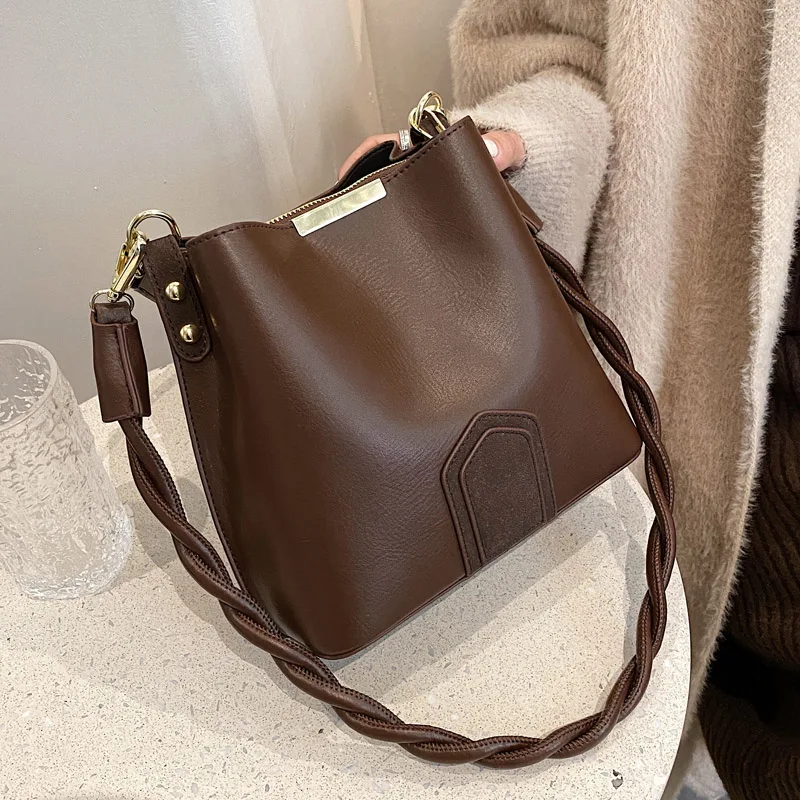 Vintage Scrub Leather Bucket Bags for Women 2022 Trending Designer Crossbody Shoulder Handbags Women's Wide Shoulder Belt Bag
Vintage Scrub Leather Bucket Bags for Women 2022 Trending Designer Crossbody Shoulder Handbags Women's Wide Shoulder Belt Bag