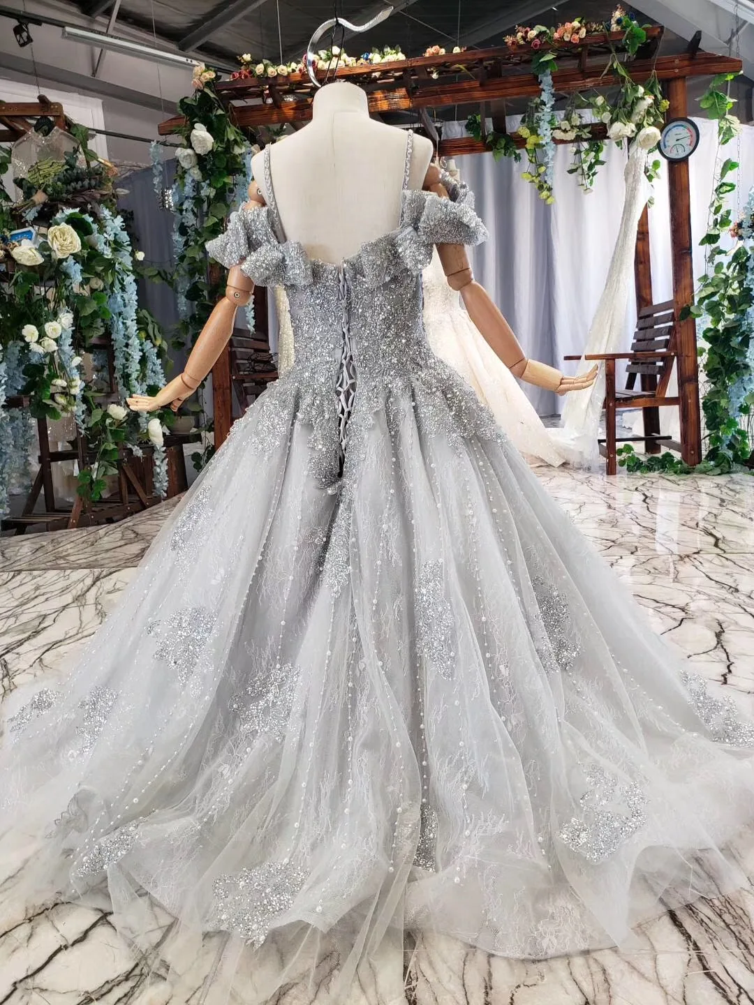 Lovely Shiny Gray Ball Gown Kids Pageant Dresses 2019 Bow On Shoulder Scoop Neck Elegant Flower Girls Gowns For Wedding Party
Lovely Shiny Gray Ball Gown Kids Pageant Dresses 2019 Bow On Shoulder Scoop Neck Elegant Flower Girls Gowns For Wedding Party