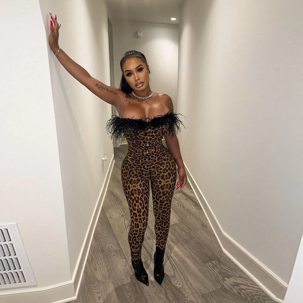 Black Feather Leopard Print Rompers Womens Jumpsuit Off The Shoulder Sleeveless One Piece Overall Summer Strapless Party Outfits
Black Feather Leopard Print Rompers Womens Jumpsuit Off The Shoulder Sleeveless One Piece Overall Summer Strapless Party Outfits