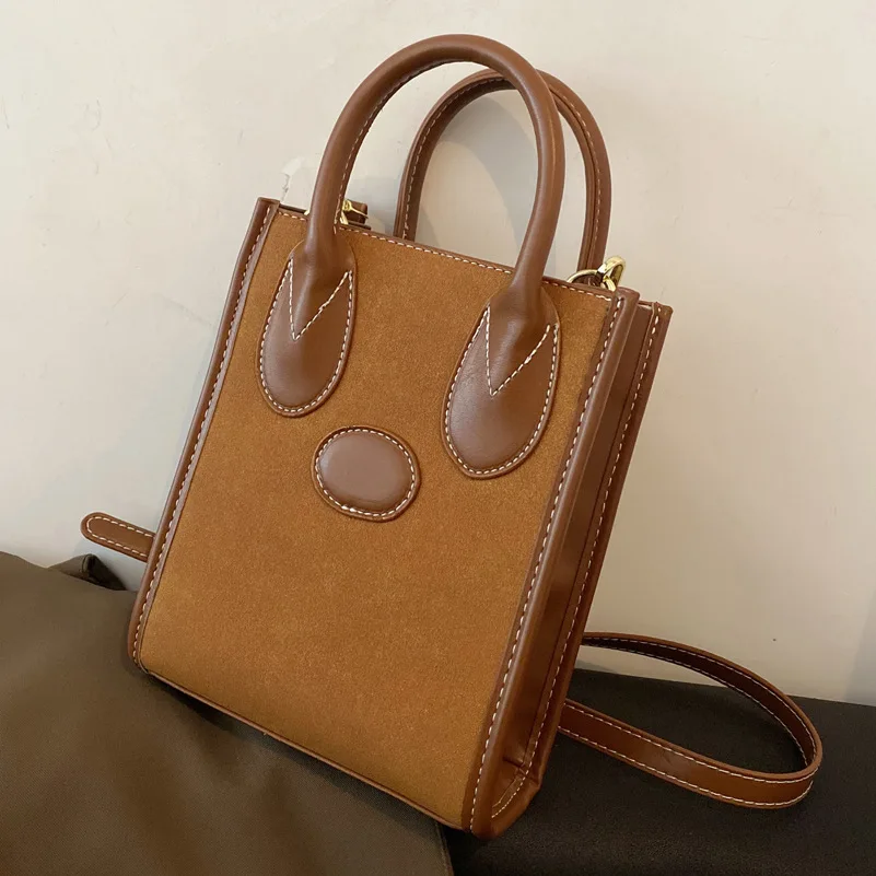 2021 Fall/winter European and American New Fashion Ladies Frosted Messenger Bag Casual All-match Temperament Portable Tote Bag
2021 Fall/winter European and American New Fashion Ladies Frosted Messenger Bag Casual All-match Temperament Portable Tote Bag