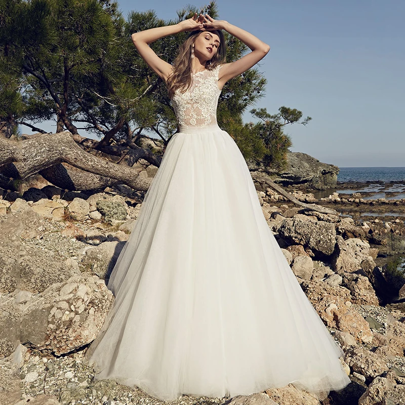 Tulle A-line Wedding Gowns 2021 Elegant Court Train Appliques Plus Size Sleeveless Bridal Dresses Custom Made
Tulle A-line Wedding Gowns 2021 Elegant Court Train Appliques Plus Size Sleeveless Bridal Dresses Custom Made