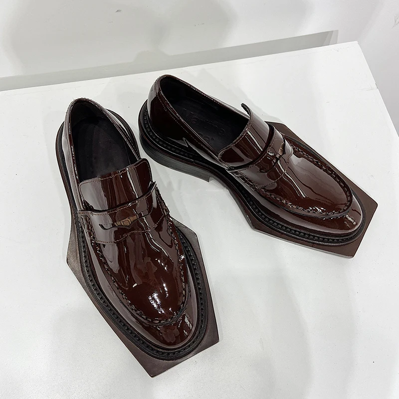 Chocolate Color Shoes Women's British Style 2021 New Square Toe Duck Feet Patent Leather non-slip Slip-on Platform Shoes
Chocolate Color Shoes Women's British Style 2021 New Square Toe Duck Feet Patent Leather non-slip Slip-on Platform Shoes