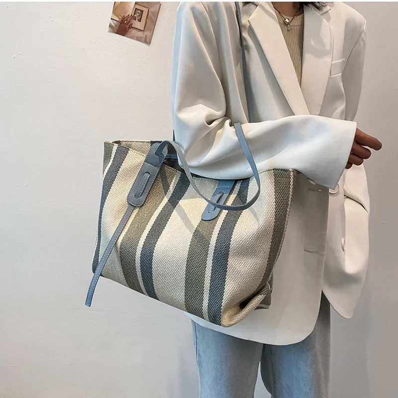 Design Bag Large-capacity One-shoulder Cloth Striped Portable Tote Bag Purses and Handbags Luxury Designer Bags for Women 
Design Bag Large-capacity One-shoulder Cloth Striped Portable Tote Bag Purses and Handbags Luxury Designer Bags for Women