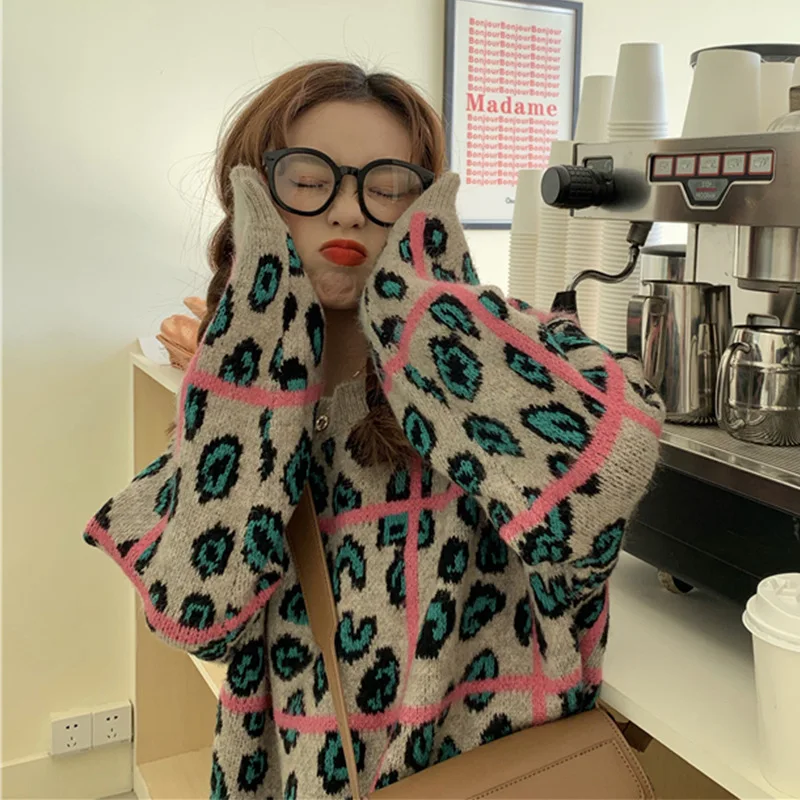 2020 new Fashion Knitted Leopard print sweater Crew neck Hit color long sleeve tops Loose Leisure
2020 new Fashion Knitted Leopard print sweater Crew neck Hit color long sleeve tops Loose Leisure