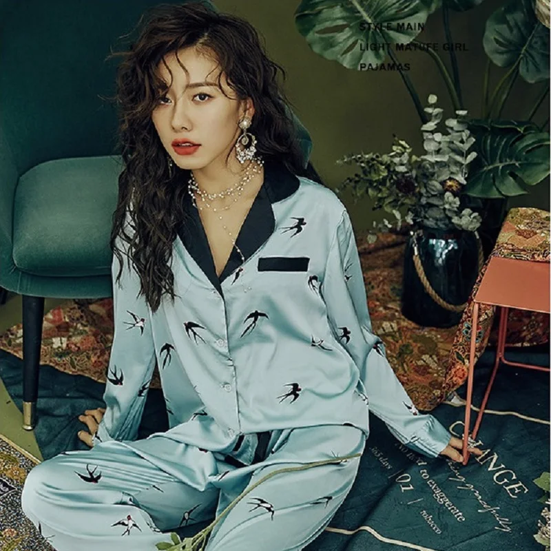 Women Artifical Silk Animal Swallow Pajamas Sets Ladies Rayon V-Neck Homewear Femme Turn-Down Collar Comfortable Soft Sleepwear 
Women Artifical Silk Animal Swallow Pajamas Sets Ladies Rayon V-Neck Homewear Femme Turn-Down Collar Comfortable Soft Sleepwear