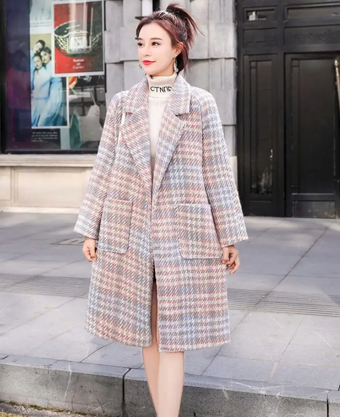 Female long woolen coat 2020 autumn winter long-sleeved lapel plaid outcoat houndstooth woolen coat thick tops warm Windbreaker
Female long woolen coat 2020 autumn winter long-sleeved lapel plaid outcoat houndstooth woolen coat thick tops warm Windbreaker