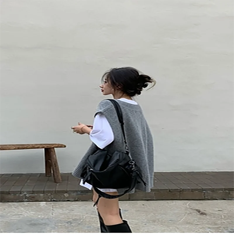 2021 new solid color outer wear V-neck waistcoat jacket loose mid-length knitted vest vest sweater 
2021 new solid color outer wear V-neck waistcoat jacket loose mid-length knitted vest vest sweater
