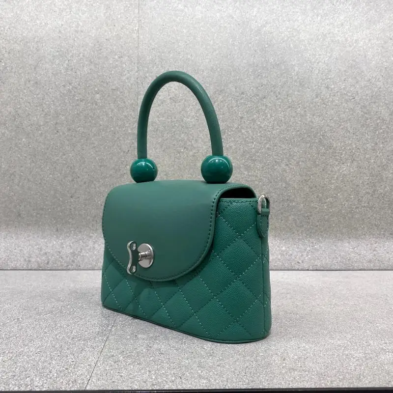 Women's Bag 2021 New Fashion Lock Chain Portable Diamond Pattern Bag Shoulder Messenger Bag
Women's Bag 2021 New Fashion Lock Chain Portable Diamond Pattern Bag Shoulder Messenger Bag