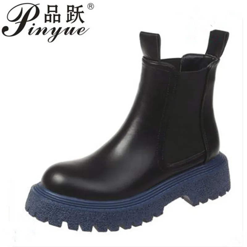 Ботинки женские зимние из искусственной кожи, с круглым носком, на высоком квадратном каблуке
Ботинки женские зимние из искусственной кожи, с круглым носком, на высоком квадратном каблуке